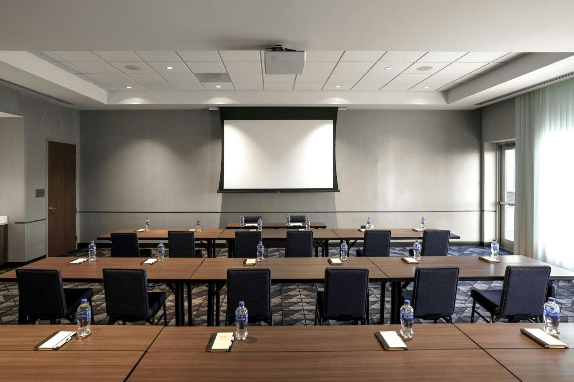 Courtyard By Marriott Indianapolis فِشرز المظهر الخارجي الصورة