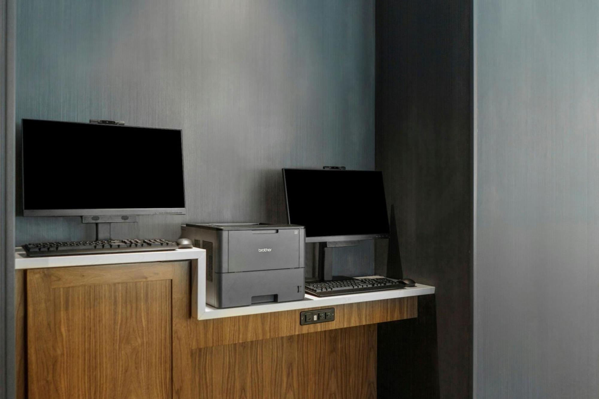 Courtyard By Marriott Indianapolis فِشرز المظهر الخارجي الصورة